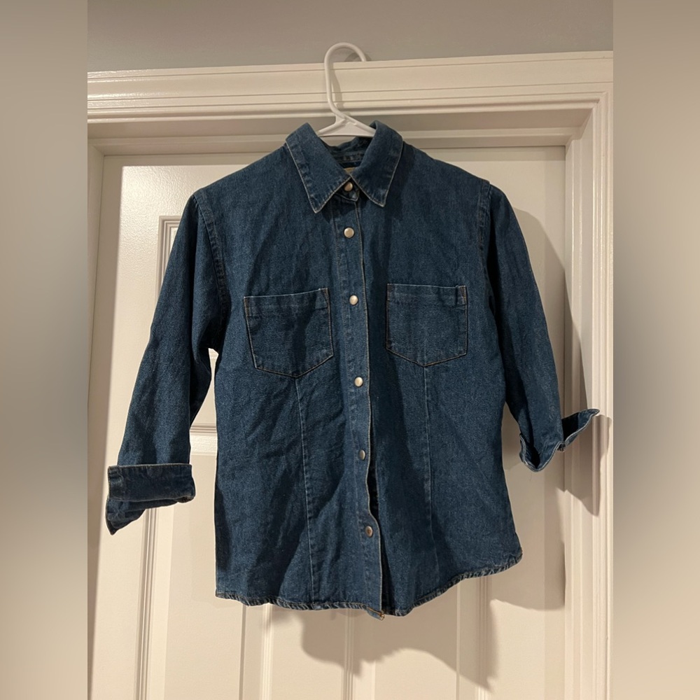 Cute fitted denim shirt size women’s small